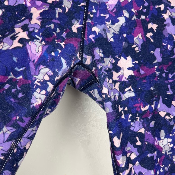 Fabletics Camp Flurry Printed Capri Leggings Purple Mid Rise Activewear XL - Picture 11 of 11